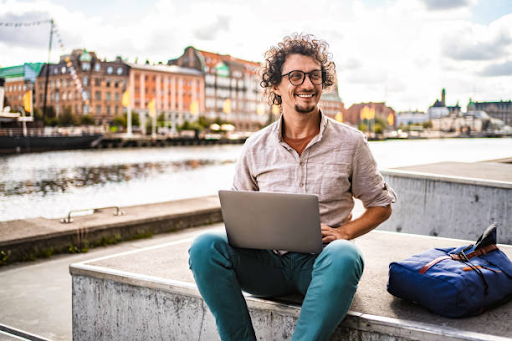 Navigating Global Tax Laws for Digital Nomads and Remote Workers